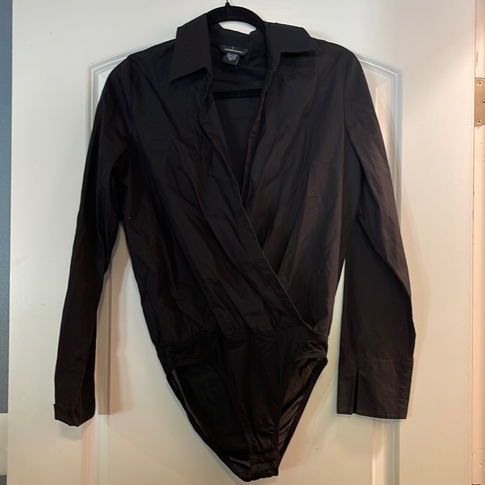 Moda  international Medium black long sleeve collared V-neck bodysuit